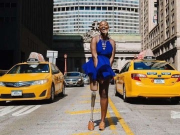 Mama Cax la peculiar bloguera de moda que lucha a favor de los discapacitados.