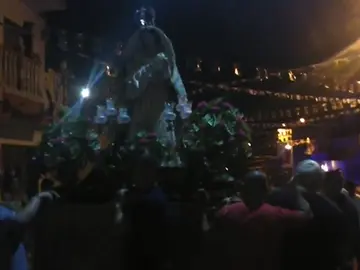 Frame 9.389079 de: Los vecinos bailan a la Virgen de las Nieves al son de un pasadoble, ante la negativa de su párroco Frame 9.389079 de: Los vecinos bailan a la Virgen de las Nieves al son de un pasadoble, ante la negativa de su párroco