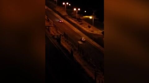 Frame 7.640855 de: Concentraci&oacute;n ilegal de coches en un barrio de Cartagena carreras, derrapes y ruido