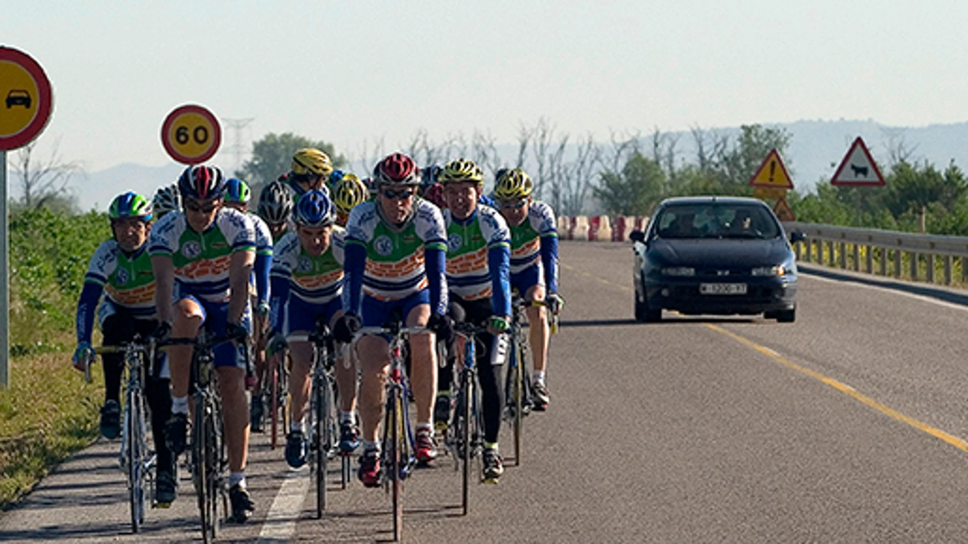 Ciclistas en la carretera Ciclistas en la carretera