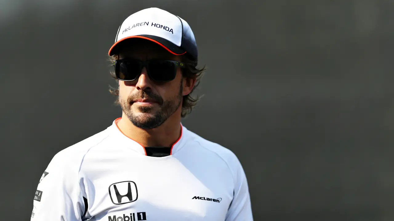 Alonso camina por Spa