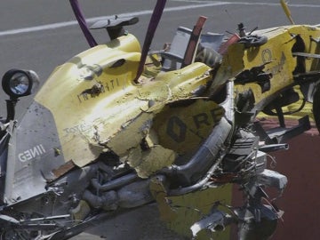 El coche de Magnussen, destrozado