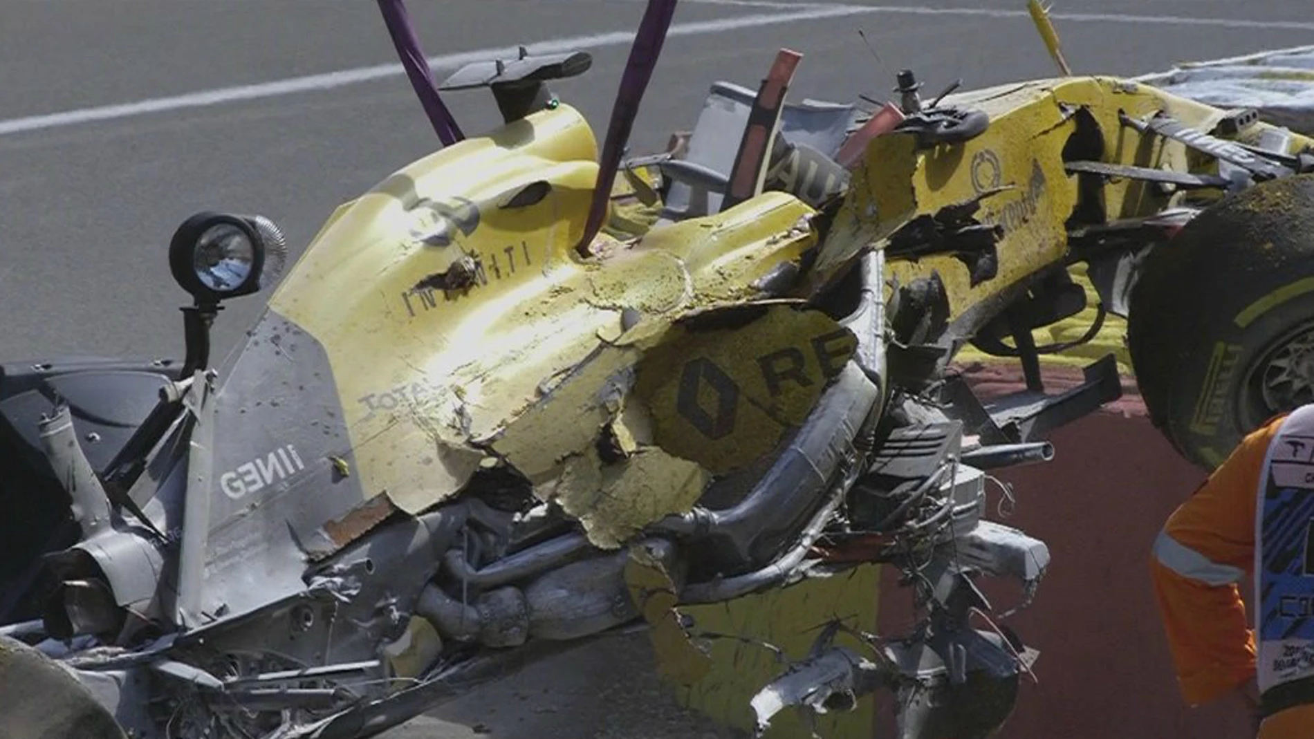 El coche de Magnussen, destrozado