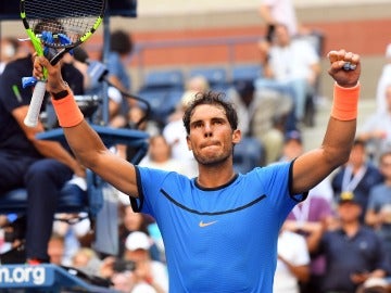 Rafa Nadal celebra su triunfo ante Istomin