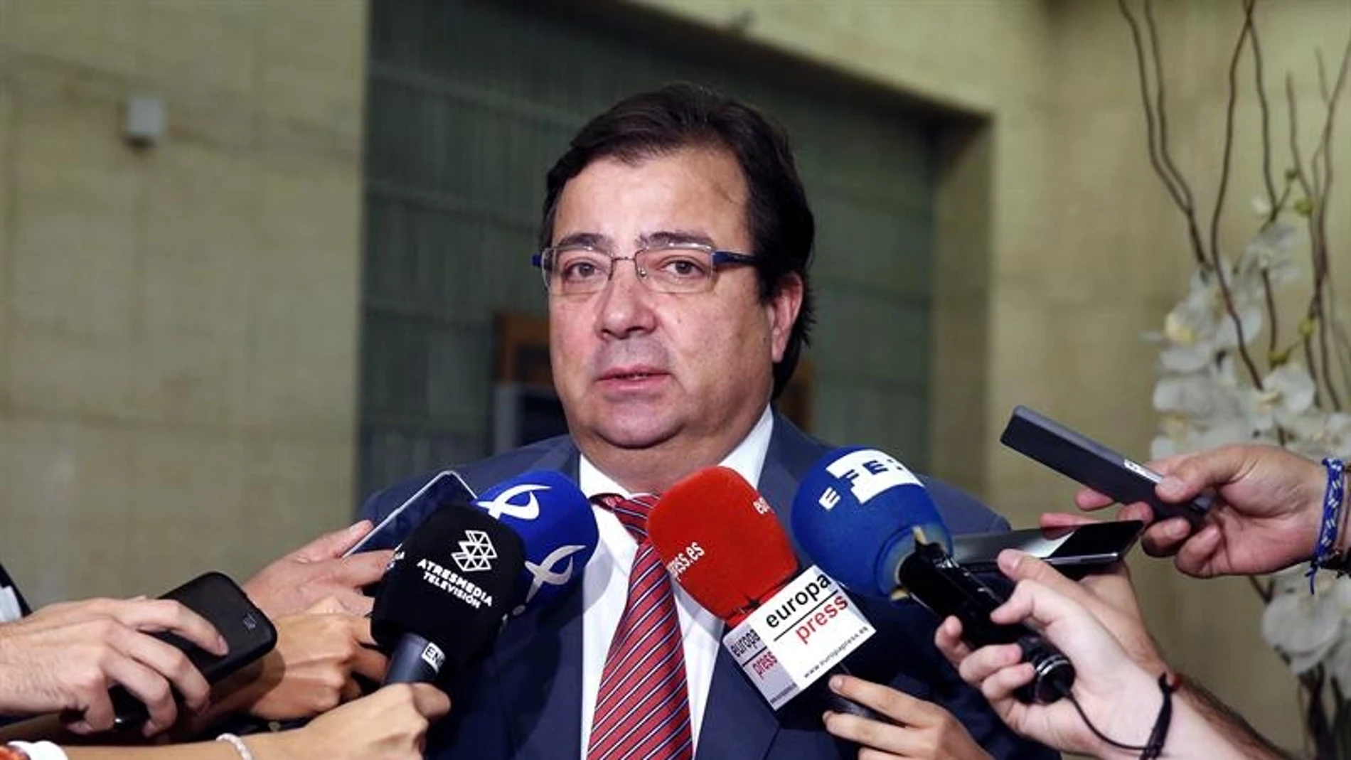 Guillermo Fernández Vara Guillermo Fernández Vara