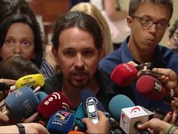 Frame 12.654225 de: Pablo Iglesias urge al PSOE a buscar una alternativa "desde el día siguiente" del 'no' a Rajoy: "Está obligado" Frame 12.654225 de: Pablo Iglesias urge al PSOE a buscar una alternativa "desde el día siguiente" del 'no' a Rajoy: "Está obligado"