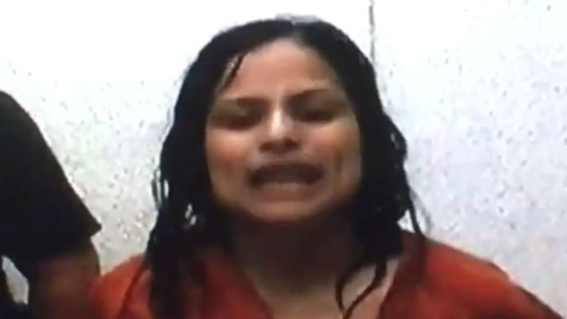 Madre mata a su hija al pensar que estaba pose&iacute;da