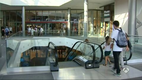 Frame 111.994474 de: centros comerciales
