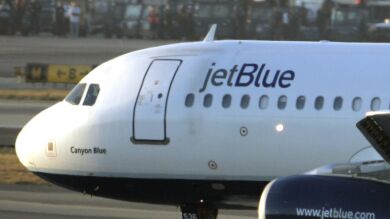 Aterriza en Cuba el primer vuelo comercial de EEUU desde 1961