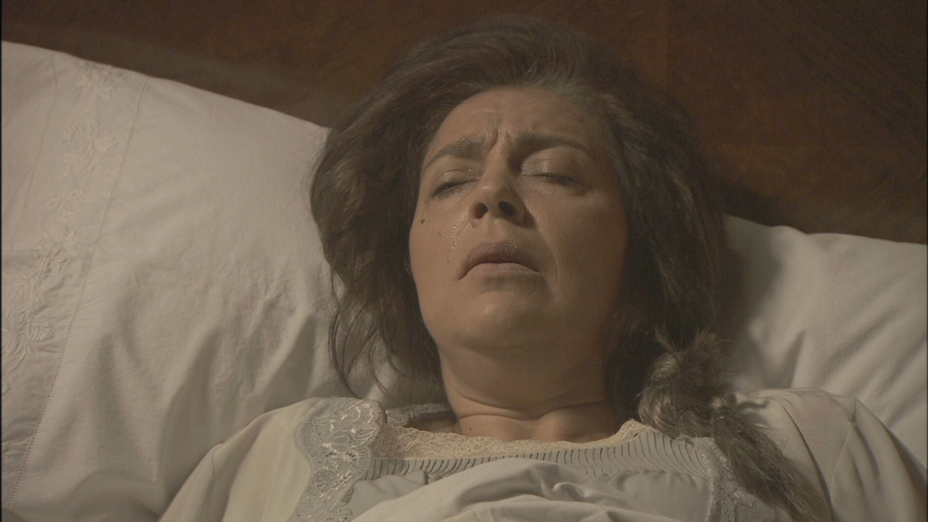 &iquest;Qui&eacute;n es el hombre que entra en la habitaci&oacute;n de Francisca?