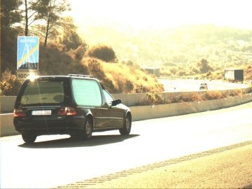 El coche fúnebre captado por un radar