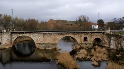 Imagen de archivo del río Henares Imagen de archivo del río Henares