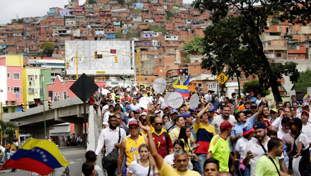 Marcha opositora por las calles de Caracas
