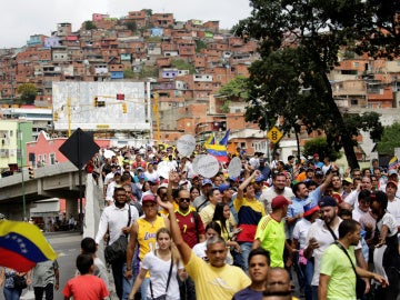 Marcha opositora por las calles de Caracas