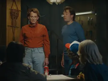 Frame 59.223629 de: Barb regresa a 'Stranger Things' gracias a Jimmy Fallon Frame 59.223629 de: Barb regresa a 'Stranger Things' gracias a Jimmy Fallon
