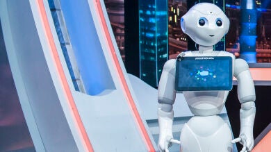 El primer colaborador androide de la tele
