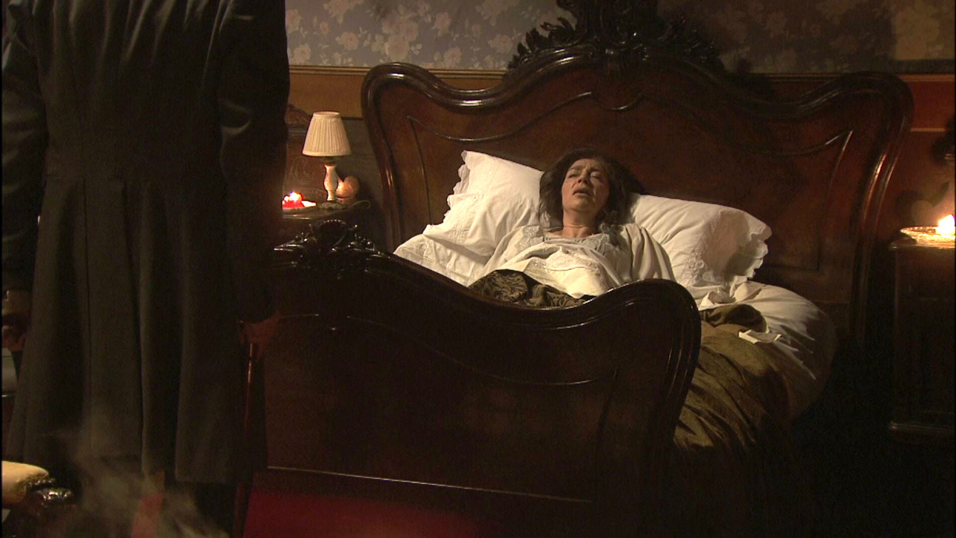 Francisca cree ver a su marido, Salvador