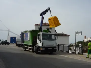 Servicios de recogida de basuras de la empresa donde fue localizada la cabeza. Servicios de recogida de basuras de la empresa donde fue localizada la cabeza.