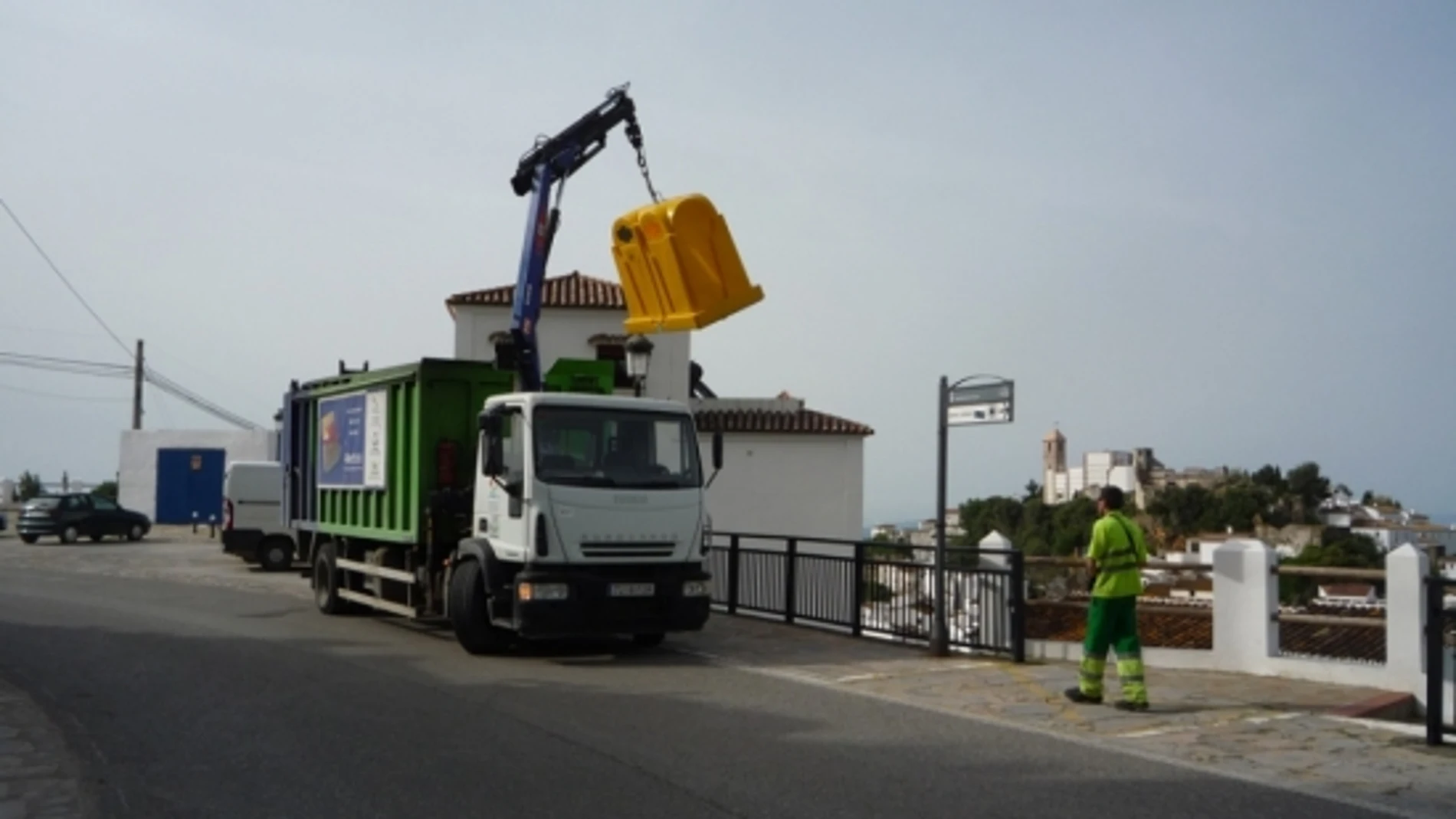 Servicios de recogida de basuras de la empresa donde fue localizada la cabeza. Servicios de recogida de basuras de la empresa donde fue localizada la cabeza.