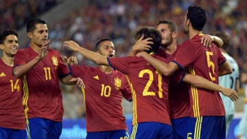 Los jugadores de España celebran el gol de Silva ante Bélgica