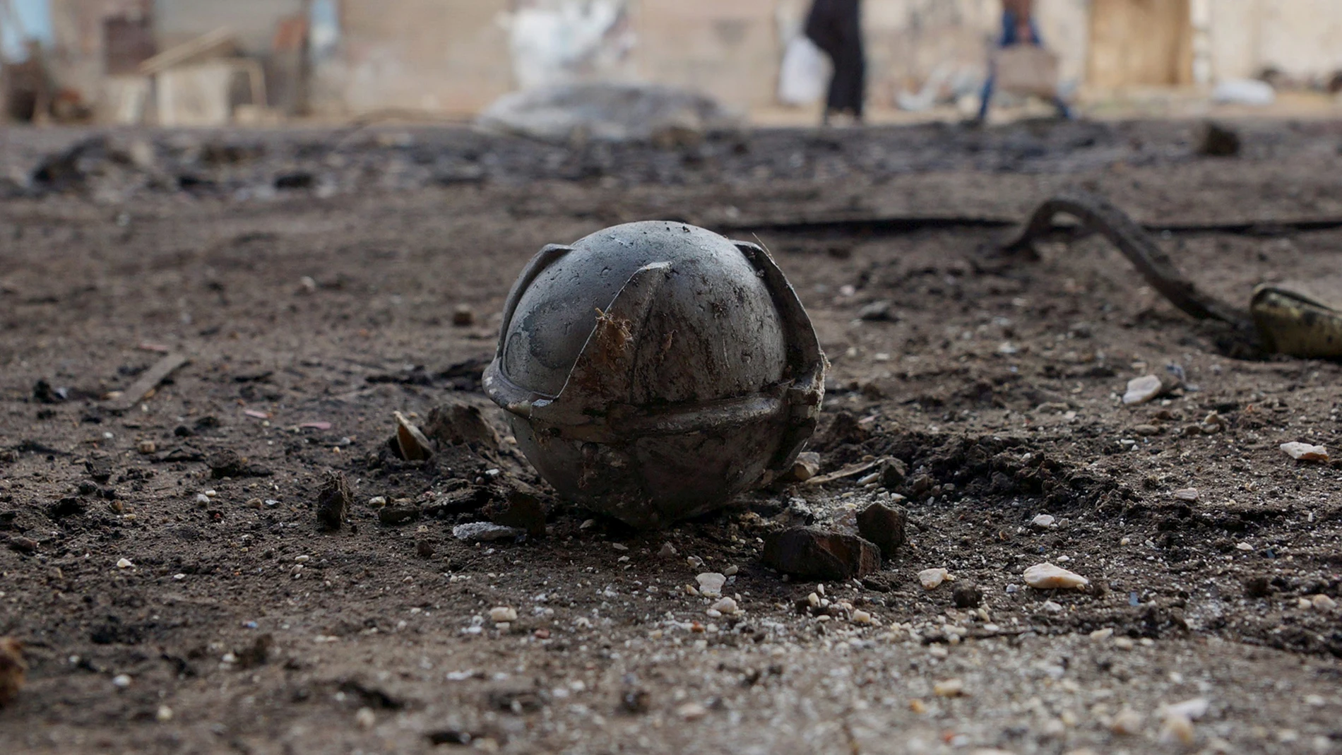 Una bomba de racimo sin explotar después de los ataques aéreos de las fuerzas gubernamentales pro-sirias Una bomba de racimo sin explotar después de los ataques aéreos de las fuerzas gubernamentales pro-sirias
