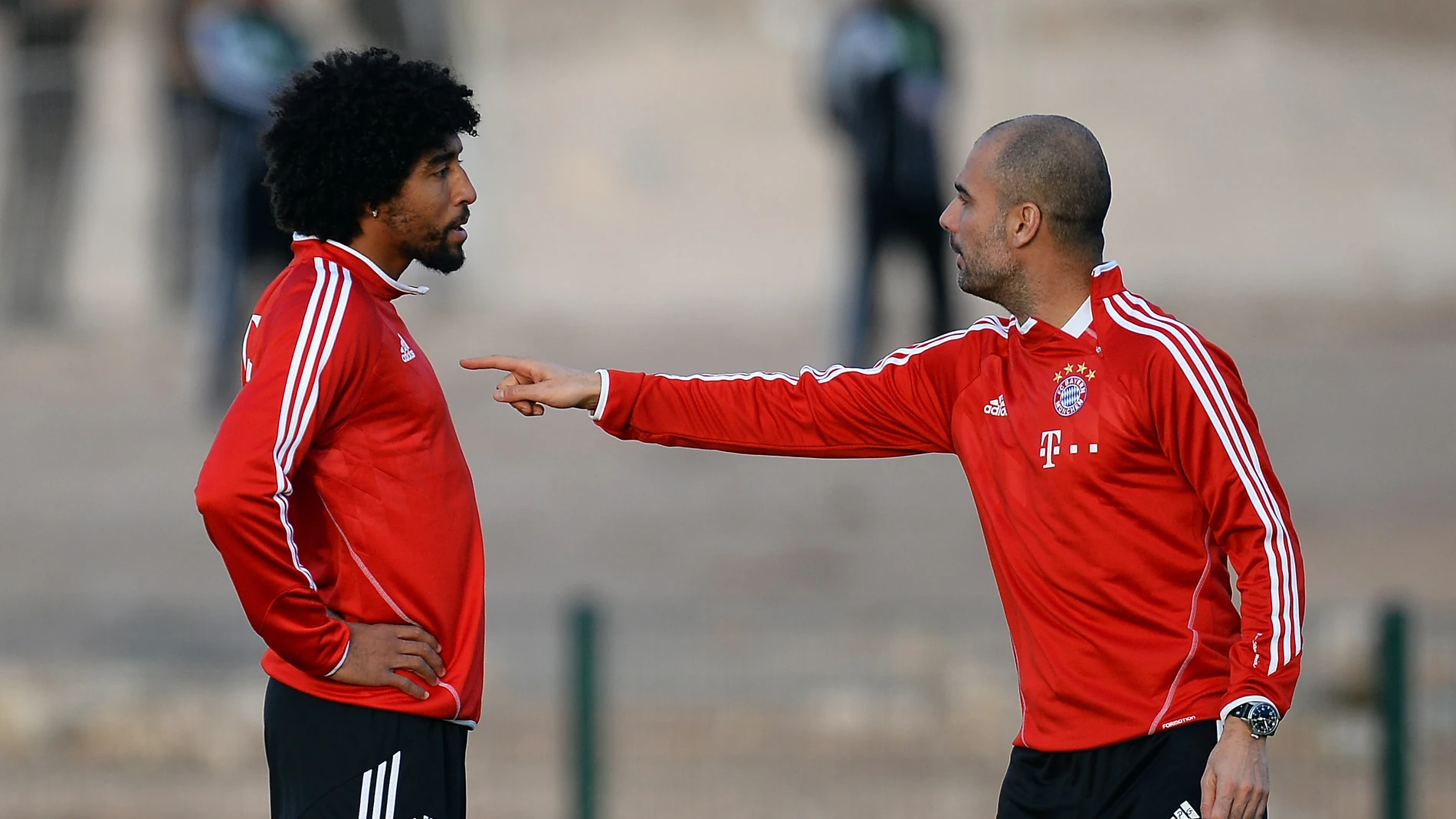 Dante y Guardiola discutiendo en su etapa en el Bayern. Dante y Guardiola discutiendo en su etapa en el Bayern.