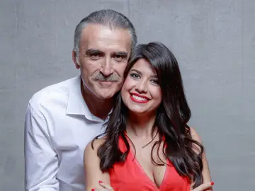 Ares Teixidó y Juan y Medio, presentadores de 'El amor está en el aire' Ares Teixidó y Juan y Medio, presentadores de 'El amor está en el aire'