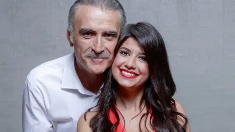 Ares Teixidó y Juan y Medio, presentadores de 'El amor está en el aire' Ares Teixidó y Juan y Medio, presentadores de 'El amor está en el aire'