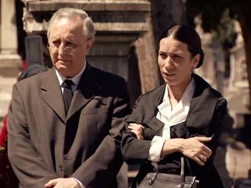 Pelayo y Manolita deciden contarle a Adela la verdad Pelayo y Manolita deciden contarle a Adela la verdad