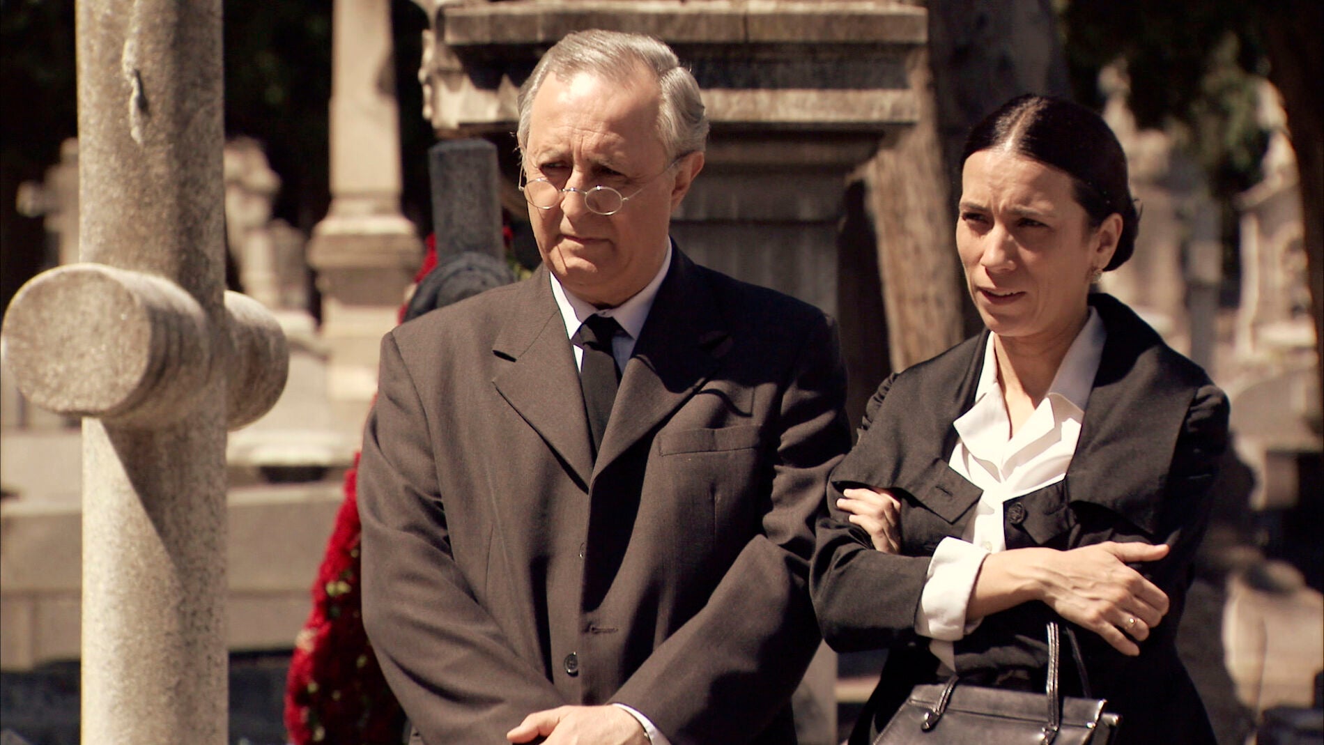 Pelayo y Manolita deciden contarle a Adela la verdad
