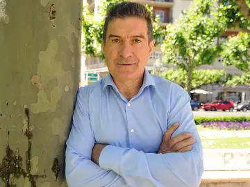 Manolo Cadena deja de ser seleccionador nacional de balonmano. Manolo Cadena deja de ser seleccionador nacional de balonmano.