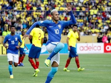 Neymar celebrando el 0-1 ante Ecuador.