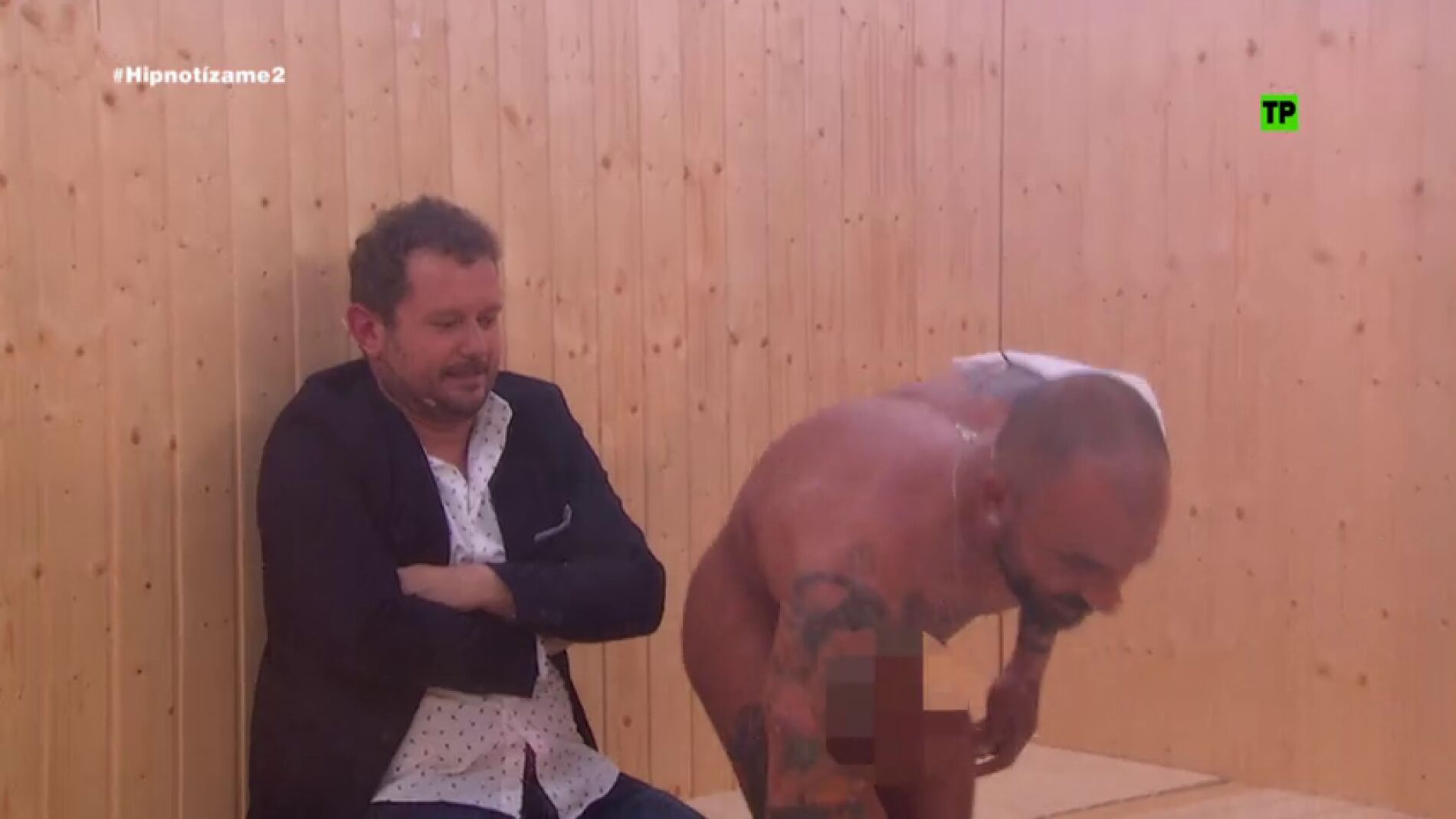 Frame 6.400592 de: &iquest;Qu&eacute; hace El Monaguillo en una sauna masculina?