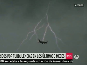 Avión en plenas turbulencias 