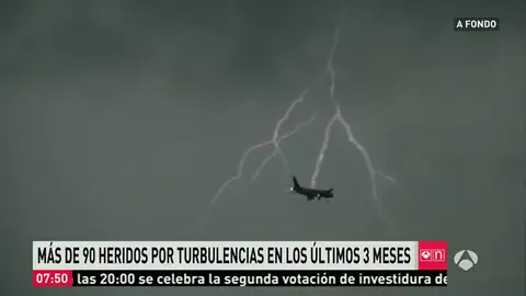 Avión en plenas turbulencias Avión en plenas turbulencias