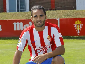 Douglas en su presentación con el Sporting. Douglas en su presentación con el Sporting.