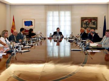 El jefe del Gobierno, Mariano Rajoy, preside la habitual reunión del viernes del Consejo de Ministros