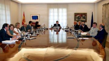 El jefe del Gobierno, Mariano Rajoy, preside la habitual reunión del viernes del Consejo de Ministros