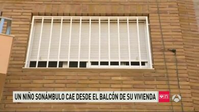 Un niño sonámbulo se cae por el balcón de su casa cuando sus padres dormían