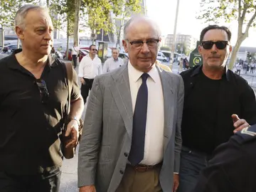 El exvicepresidente del gobierno Rodrigo Rato (c), a su llegada esta mañana a los Juzgados de Plaza Castilla El exvicepresidente del gobierno Rodrigo Rato (c), a su llegada esta mañana a los Juzgados de Plaza Castilla