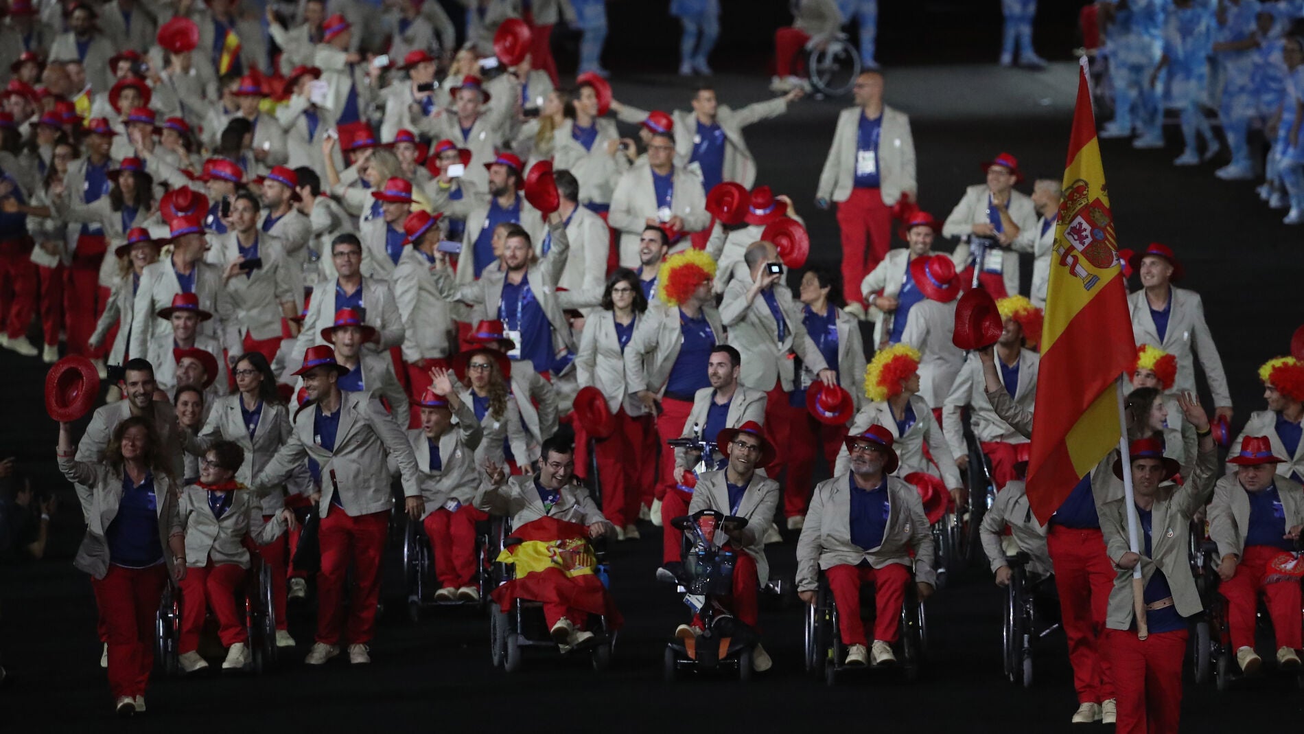 La delegaci&oacute;n paral&iacute;mpica espa&ntilde;ola recorre el estadio de Maracan&aacute;