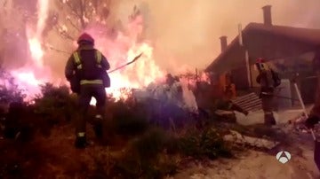 Bombero en un incendio de Galicia