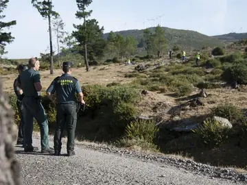 Voluntarios buscan pistas sobre la desaparición de Diana Quer en la zona montañosa de A Curota. Voluntarios buscan pistas sobre la desaparición de Diana Quer en la zona montañosa de A Curota.
