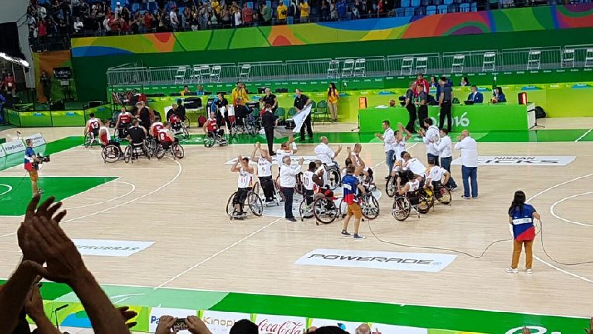 La selecci&oacute;n espa&ntilde;ola de baloncesto en silla de ruedas tras un partido en R&iacute;o 2016