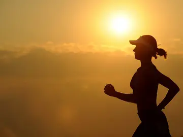 Mujer haciendo deporte Mujer haciendo deporte