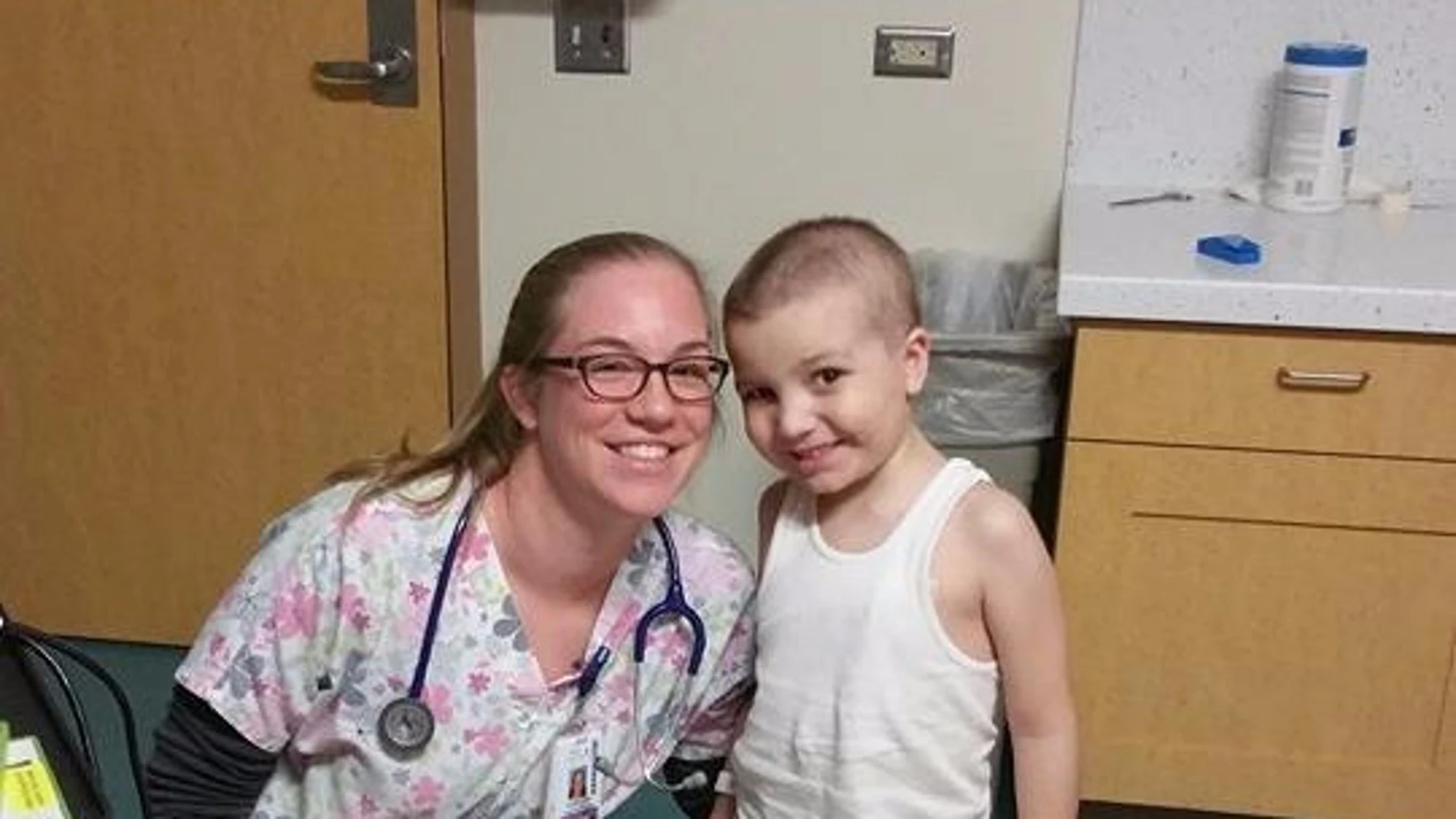 La muestra de amor de un niño de cinco años con leucemia a su enfermera