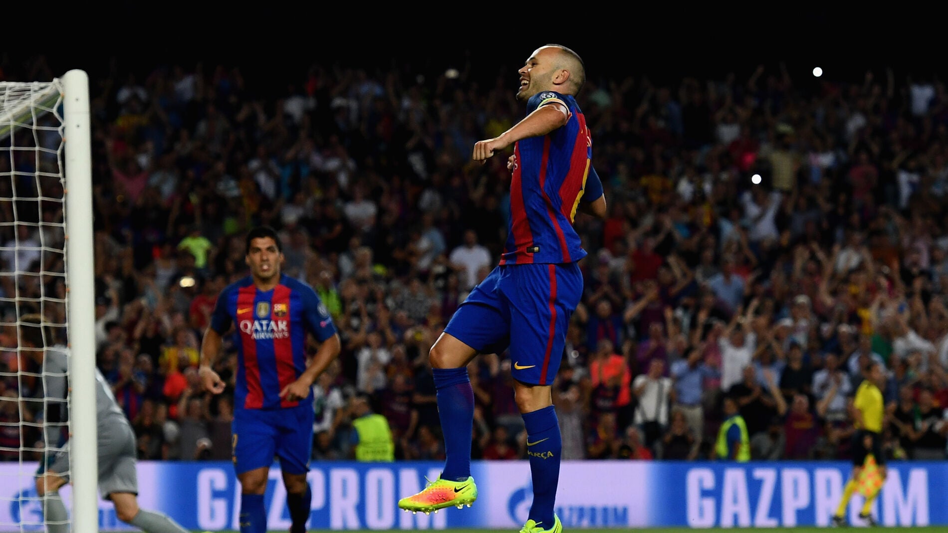Iniesta celebra su golazo ante el Celtic