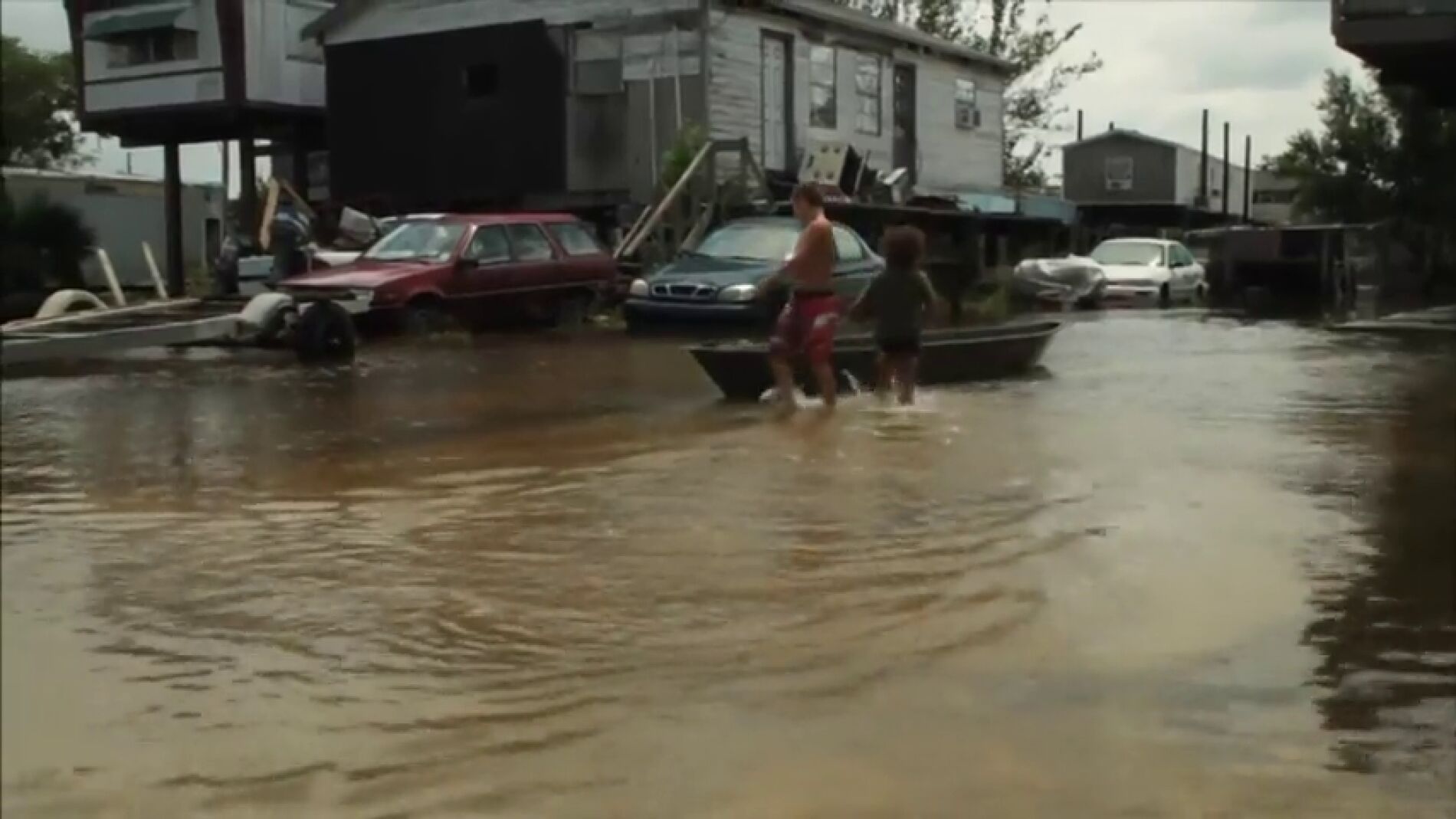 Frame 2.691515 de: Estados Unidos recoloca a sus primeros desplazados por el cambio clim&aacute;tico