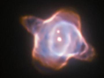  Nebulosa de Stingray, una nebulosa planetaria situada a 2400 años luz de la Tierra.
