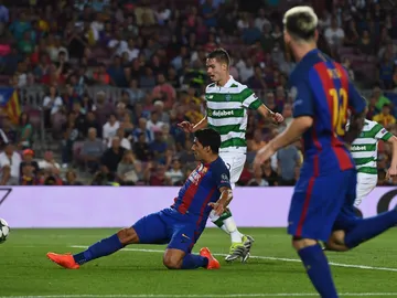 Luis Suárez, firmando el séptimo gol del Barcelona Luis Suárez, firmando el séptimo gol del Barcelona